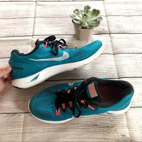 Nike Shoes - Nike Lunarglide Sneakers